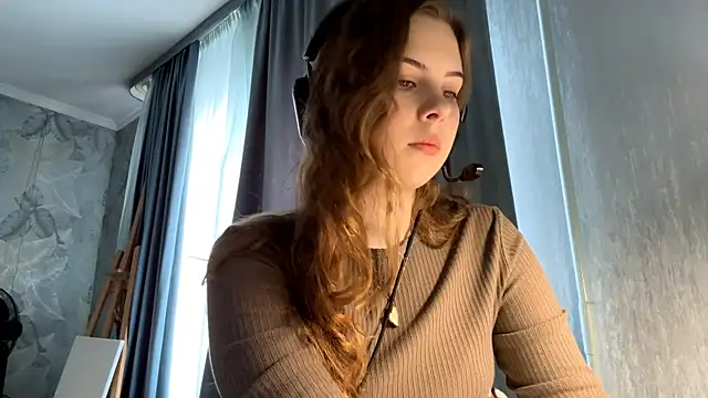 Snapshot of Leyla_Luna chatting on October 13, 2025, 8:27 am Leyla Luna online show from October 13, 2025, 8:27 am