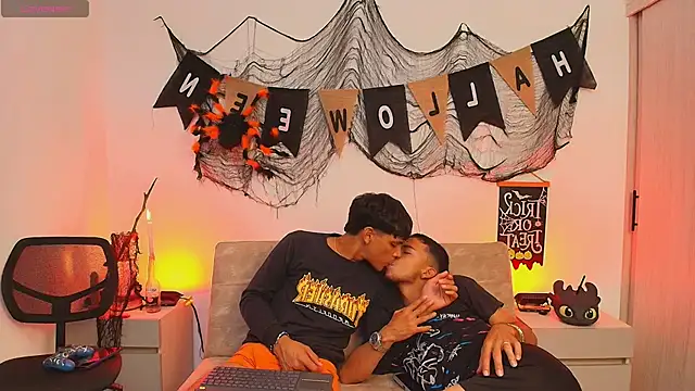 Snapshot of thomas_elg chatting on October 29, 2025, 5:17 am thomas elg online show from October 29, 2025, 5:17 am