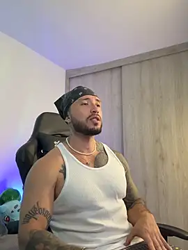 Dave-Max01 online show from November 12, 2025, 2:04 am