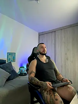 Dave-Max01 online show from November 17, 2025, 2:37 am