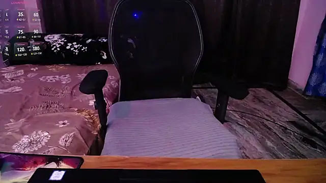 Hot Hazel online show from December 22, 2025, 5:57 pm