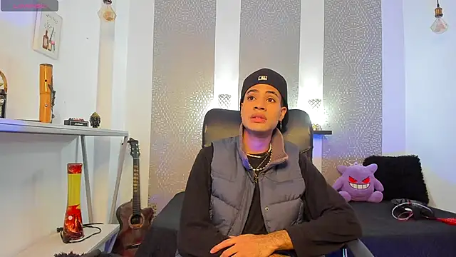 JacobBlackwell  online show from October 27, 2025, 7:37 pm