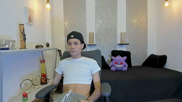 JacobBlackwell  online show from November 6, 2025, 7:29 pm