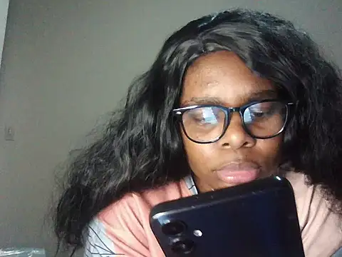 Hot Yolanda online show from October 6, 2025, 7:58 pm