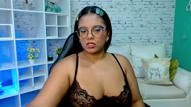 hannahjackson  online show from November 10, 2025, 11:37 am