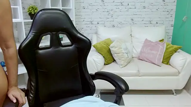 hannahjackson  online show from November 29, 2025, 5:24 pm