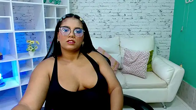 hannahjackson  online show from November 7, 2025, 11:26 am