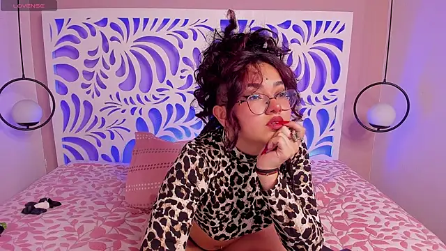 sunny maya  online show from November 25, 2025, 4:13 am