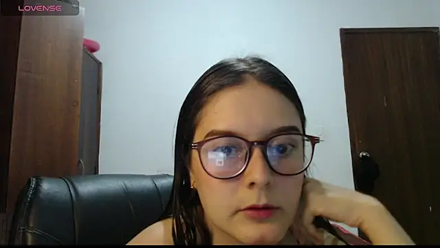 Snapshot of CarlaLorez chatting on June 14, 2026, 9:49 pm CarlaLorez online show from June 14, 2026, 9:49 pm