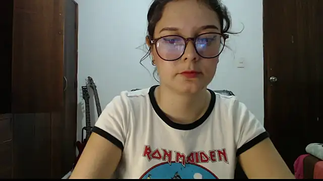 Snapshot of CarlaLorez chatting on May 19, 2026, 10:39 pm CarlaLorez online show from May 19, 2026, 10:39 pm