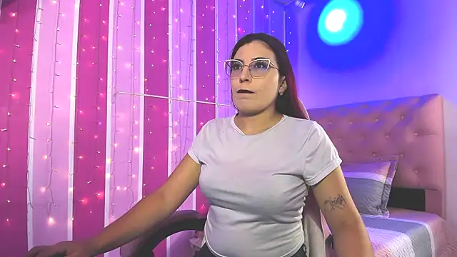 Snapshot of allison_mc chatting on November 19, 2025, 3:50 am allison mc online show from November 19, 2025, 3:50 am