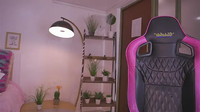 Snapshot of Giia_Moretti_ chatting on November 10, 2025, 7:19 pm Giia Moretti online show from November 10, 2025, 7:19 pm