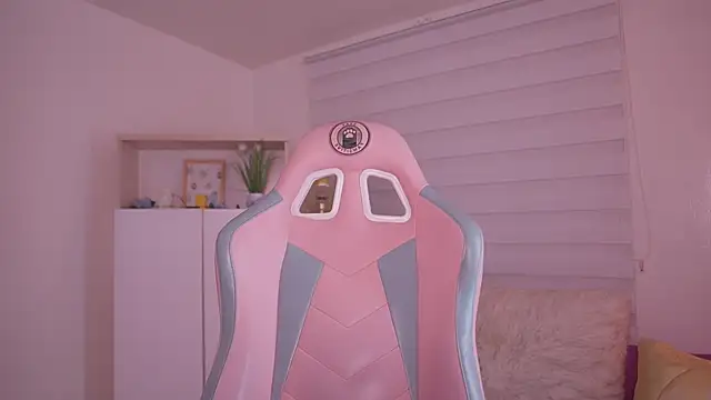 Snapshot of Giia_Moretti_ chatting on November 18, 2025, 8:45 pm Giia Moretti online show from November 18, 2025, 8:45 pm