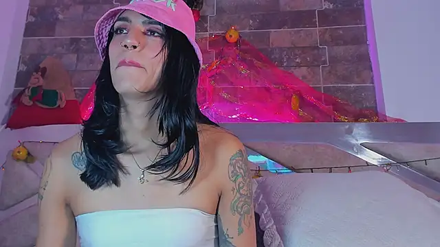 tahhlia rouge online show from November 25, 2025, 5:57 pm