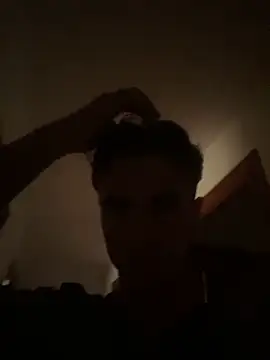 suarezz  online show from October 15, 2025, 3:42 pm