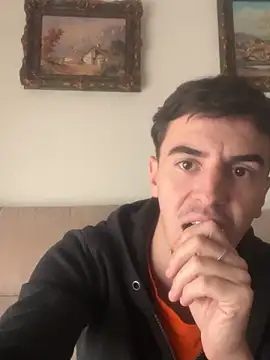 suarezz  online show from October 19, 2025, 3:15 pm