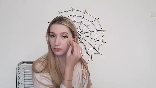 Lucyreeel  online show from October 23, 2025, 12:26 pm