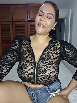 Snapshot of karla-bruni chatting on November 14, 2025, 10:08 am karla-bruni online show from November 14, 2025, 10:08 am