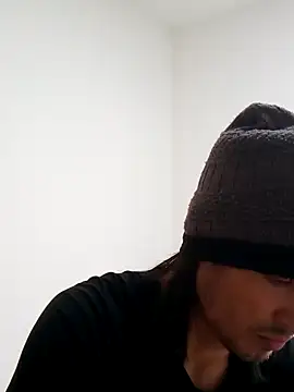 Snapshot of Santini001 chatting on October 7, 2025, 3:35 pm Santini001 online show from October 7, 2025, 3:35 pm