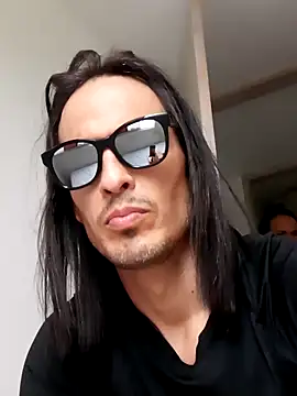 Snapshot of Santini001 chatting on October 11, 2025, 3:57 pm Santini001 online show from October 11, 2025, 3:57 pm