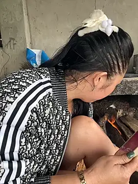 Snapshot of miemie-xx chatting on November 13, 2025, 3:32 am miemie-xx online show from November 13, 2025, 3:32 am