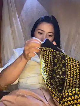 Snapshot of miemie-xx chatting on November 18, 2025, 2:49 am miemie-xx online show from November 18, 2025, 2:49 am