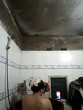 Snapshot of miemie-xx chatting on October 21, 2025, 12:26 pm miemie-xx online show from October 21, 2025, 12:26 pm