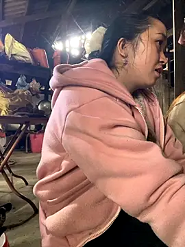 Snapshot of miemie-xx chatting on November 19, 2025, 2:55 am miemie-xx online show from November 19, 2025, 2:55 am