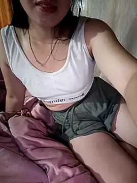 Snapshot of miemie-xx chatting on October 22, 2025, 12:32 am miemie-xx online show from October 22, 2025, 12:32 am