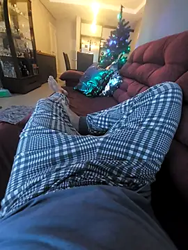 Snapshot of Merlin2310 chatting on December 2, 2025, 5:36 pm Merlin2310 online show from December 2, 2025, 5:36 pm