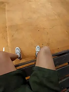 Snapshot of Merlin2310 chatting on November 15, 2025, 12:03 am Merlin2310 online show from November 15, 2025, 12:03 am