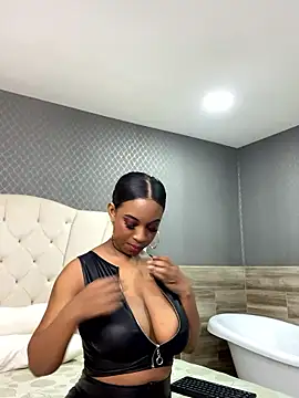 NahomyHart online show from October 21, 2025, 3:55 pm