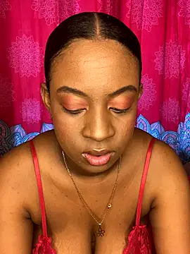 NahomyHart online show from October 15, 2025, 5:43 pm