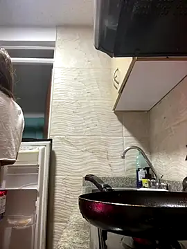 Snapshot of SiaraRealist chatting on November 8, 2025, 7:50 pm SiaraRealist online show from November 8, 2025, 7:50 pm