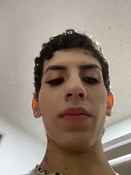 Snapshot of SiaraRealist chatting on November 1, 2025, 9:19 pm SiaraRealist online show from November 1, 2025, 9:19 pm