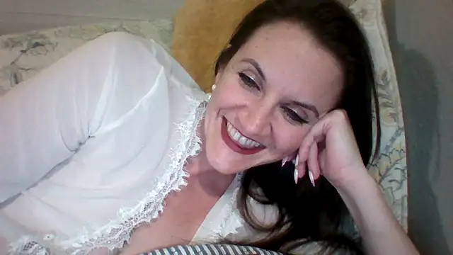 Snapshot of easy_briezy chatting on February 20, 2026, 6:26 am easy briezy online show from February 20, 2026, 6:26 am