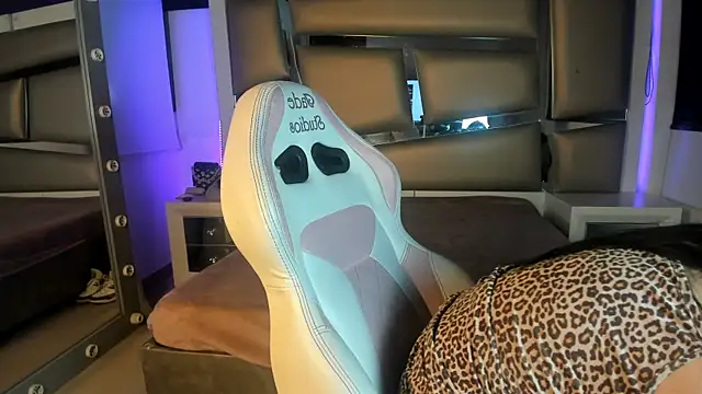 Snapshot of Violeta_js chatting on December 3, 2025, 4:13 am Violeta js online show from December 3, 2025, 4:13 am