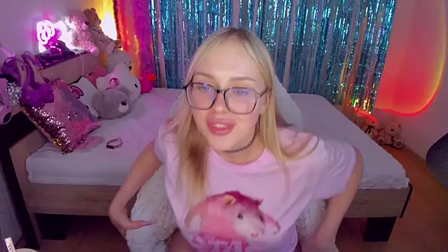 CeaneLino online show from October 28, 2025, 7:35 pm