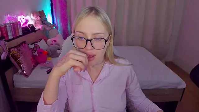 CeaneLino online show from October 25, 2025, 7:36 pm