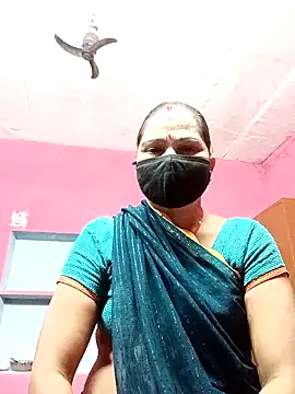 Snapshot of Ut_kanchna chatting on October 31, 2025, 10:49 pm Ut kanchna online show from October 31, 2025, 10:49 pm