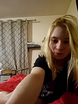 cinnamon-xx online show from May 12, 2026, 9:43 pm