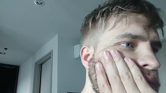 Snapshot of me_andfriends chatting on October 13, 2025, 7:10 am me andfriends online show from October 13, 2025, 7:10 am