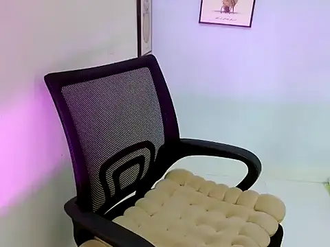 Snapshot of Boora2025 chatting on November 19, 2025, 4:12 am Boora2025 online show from November 19, 2025, 4:12 am