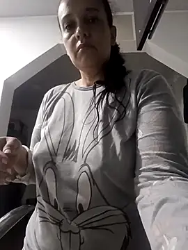 Snapshot of FiorellaDuboi chatting on November 19, 2025, 9:53 am FiorellaDuboi online show from November 19, 2025, 9:53 am