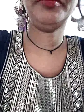 Snapshot of Janu-hasena chatting on November 18, 2025, 1:43 am Janu-hasena online show from November 18, 2025, 1:43 am