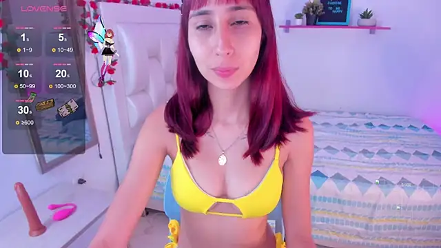 Laaura-Velez online show from December 5, 2025, 1:32 pm