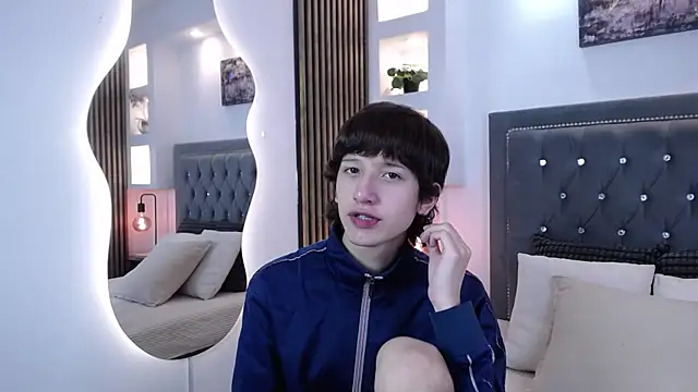 Emo Boy  online show from March 30, 2026, 8:21 pm