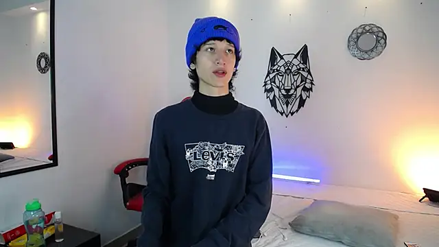 Emo Boy  online show from December 17, 2025, 12:32 pm