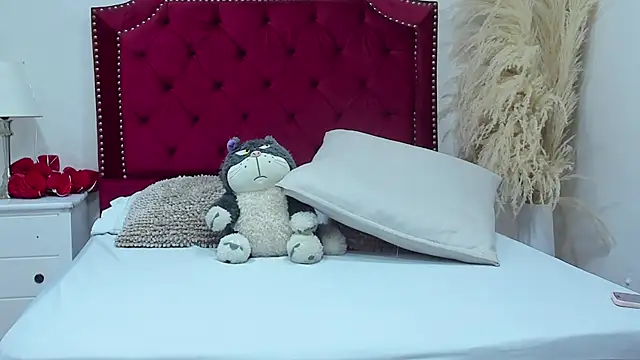 Snapshot of Sara_Collinss_ chatting on February 11, 2026, 11:32 am Sara Collinss online show from February 11, 2026, 11:32 am