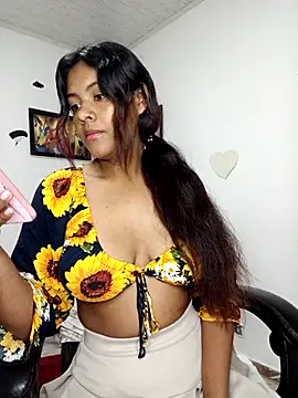 vannesitha25 online show from November 5, 2025, 1:14 pm